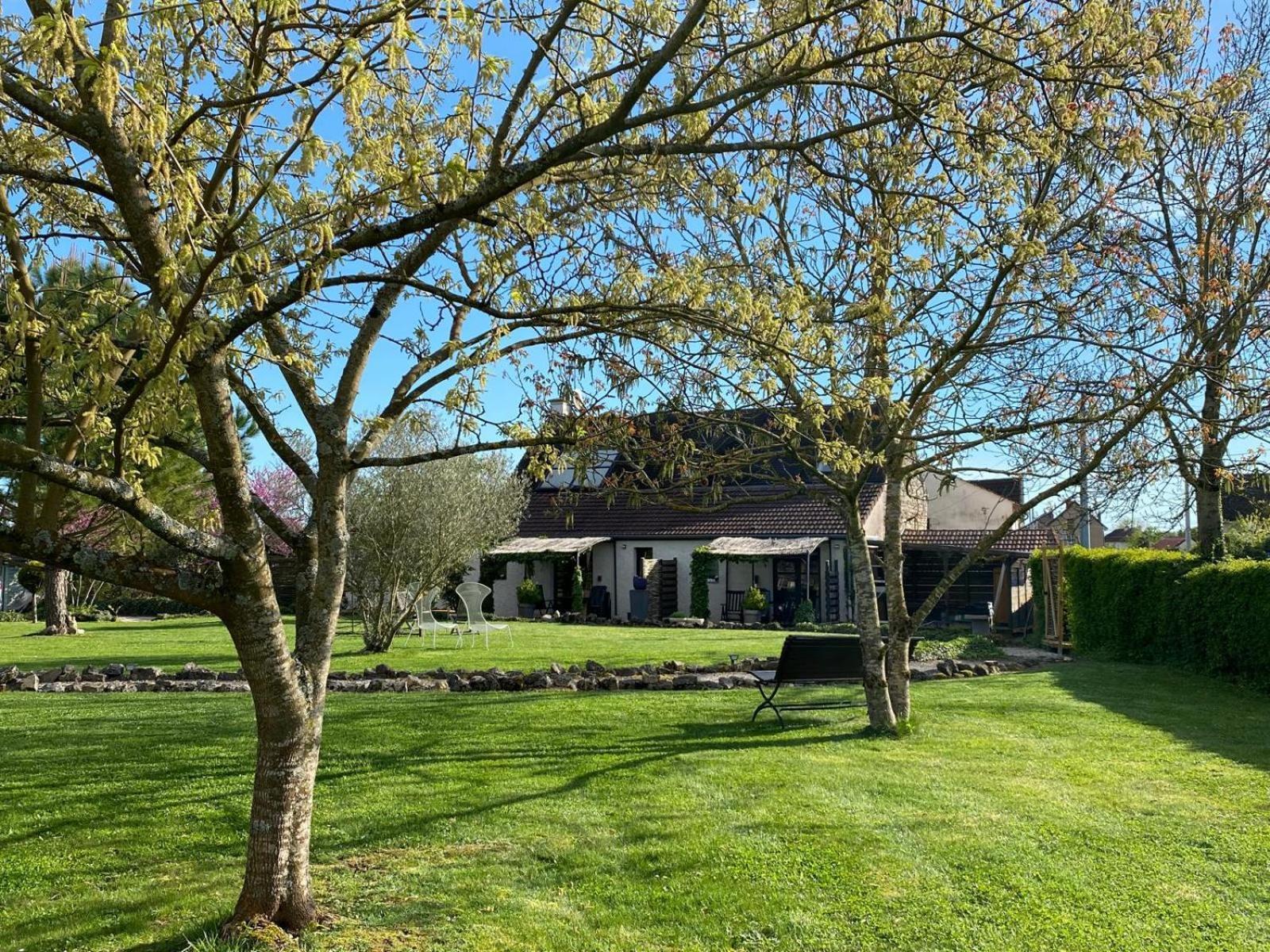 Gite Et Studios Les Barongeres Farges-les-Chalon Exterior photo